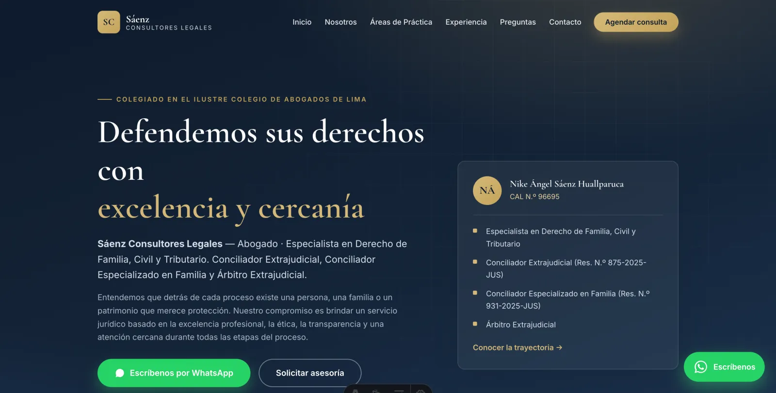 Portada de Sáenz Consultores Legales con el titular "Defendemos sus derechos con excelencia y cercanía" y una tarjeta con las credenciales del abogado